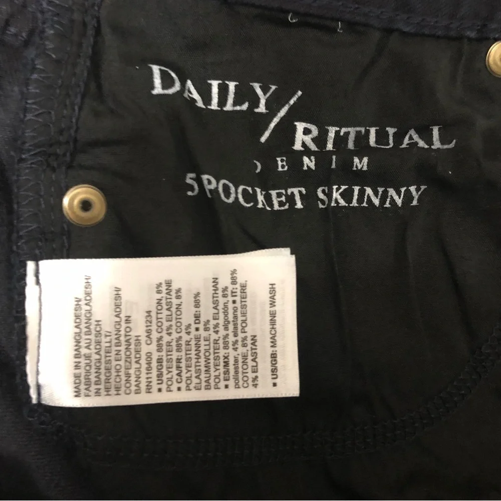 Slim Fit Jeans Dark Blue Stretch by Daily Ritual Women’s Size Waist 26 X 29 NEW - Picture 10 of 11